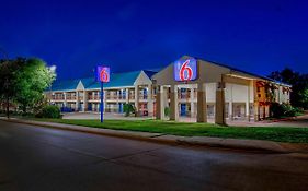 Motel 6 Arlington